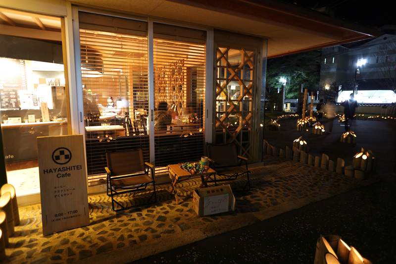 林邸カフェ前の竹灯籠