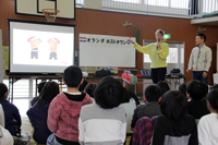 イリスさん咸陽小学校写真02