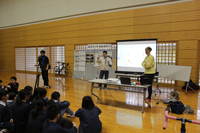 イリスさん松田川小学校写真02