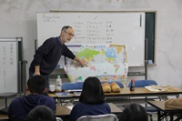 ロギールさん山奈小学校写真03