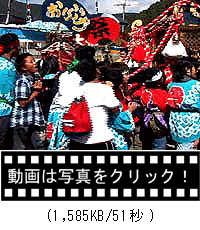 神輿と子供神輿の担き比べ