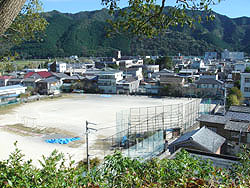 平成16年10月　現在は宿毛小学校校庭