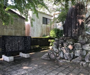 小野　梓君碑